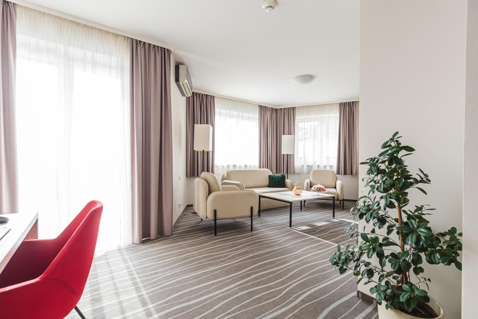 Hotel Akwawit Лешно Екстер'єр фото