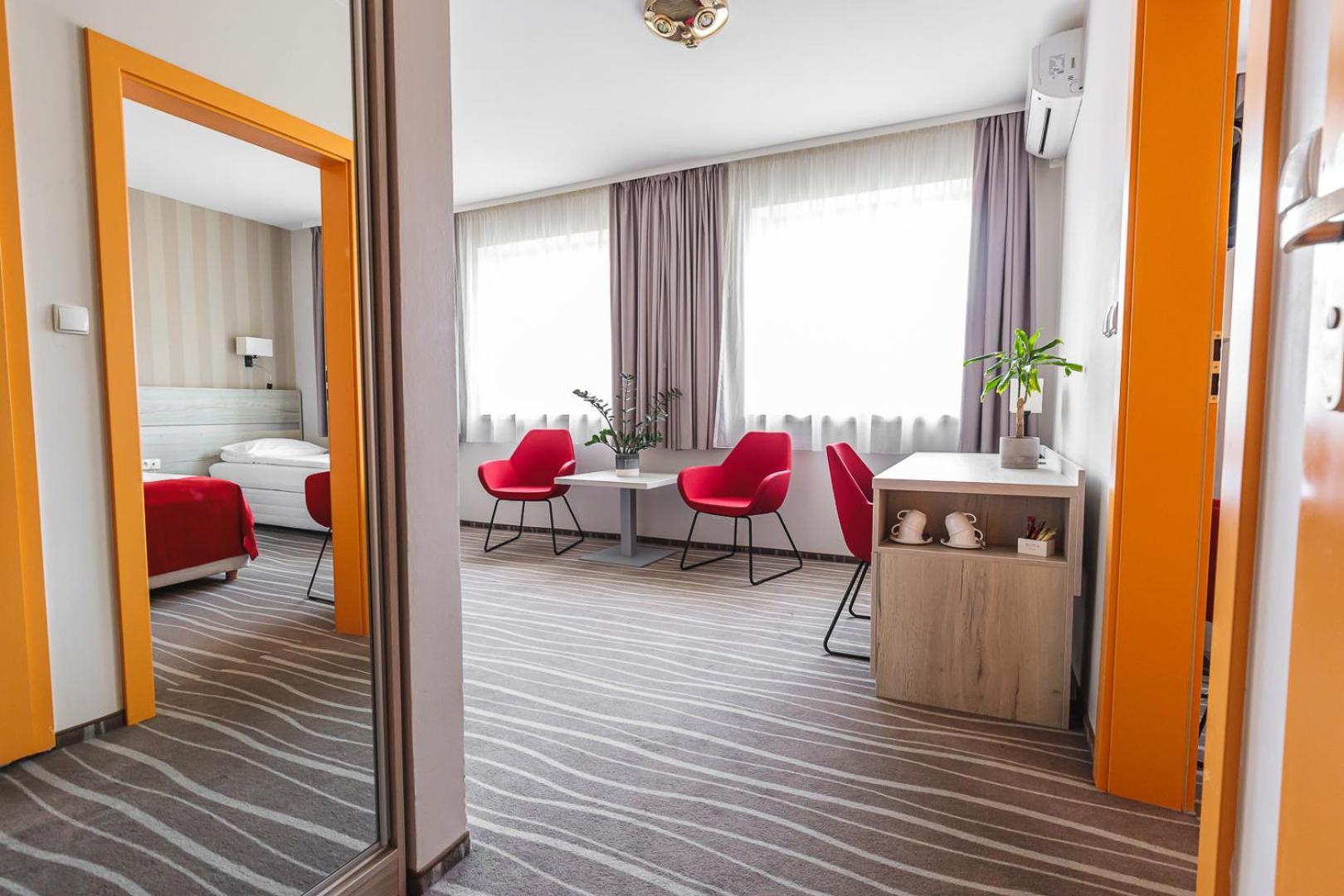 Hotel Akwawit Лешно Екстер'єр фото