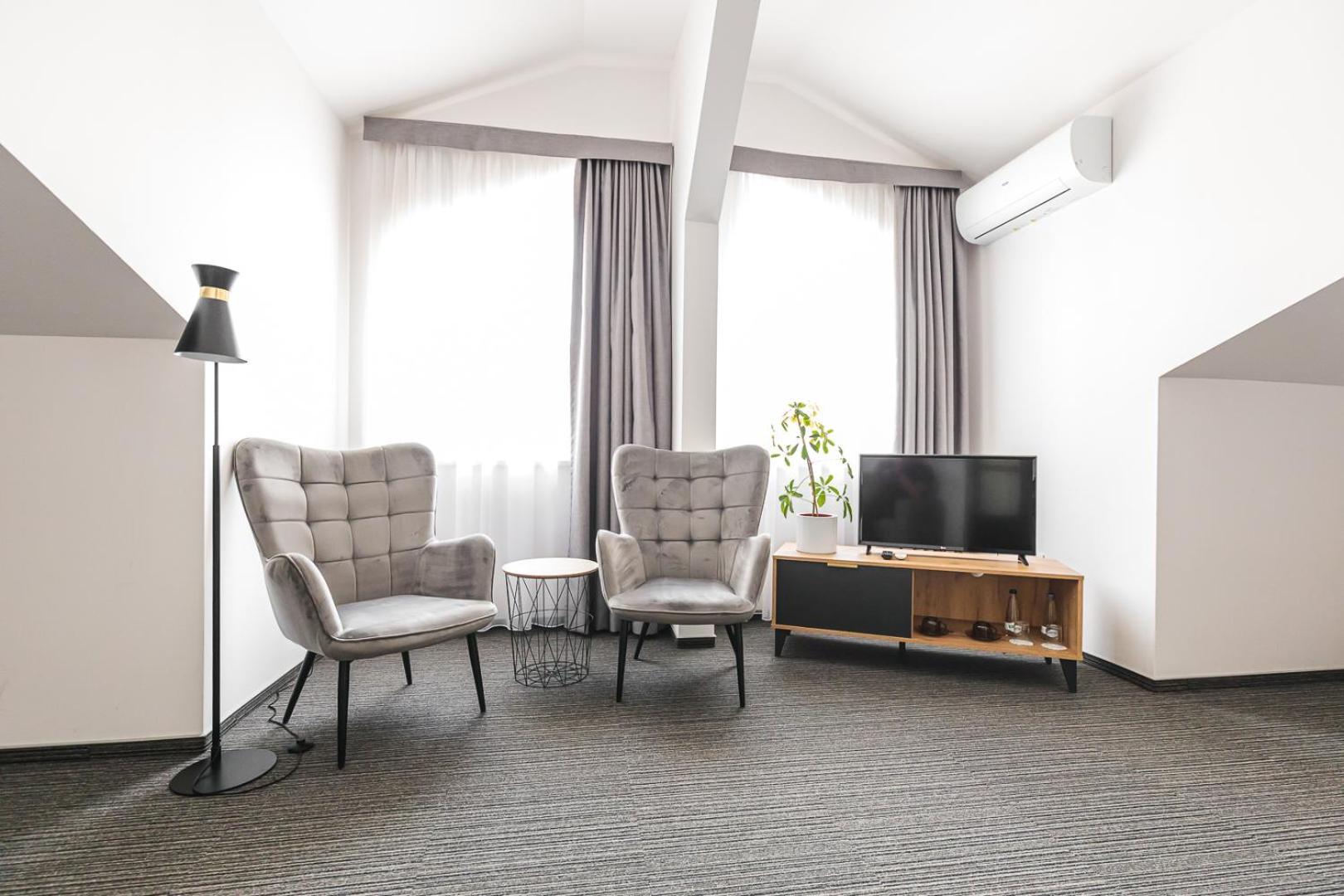 Hotel Akwawit Лешно Екстер'єр фото