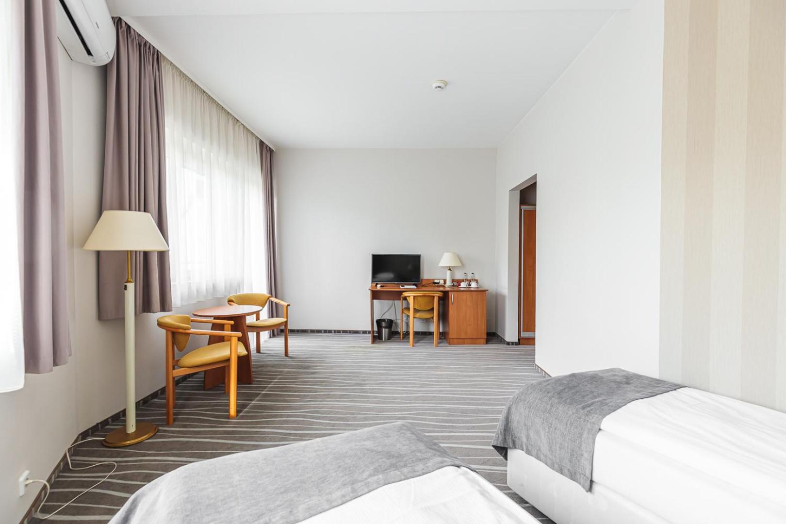 Hotel Akwawit Лешно Екстер'єр фото