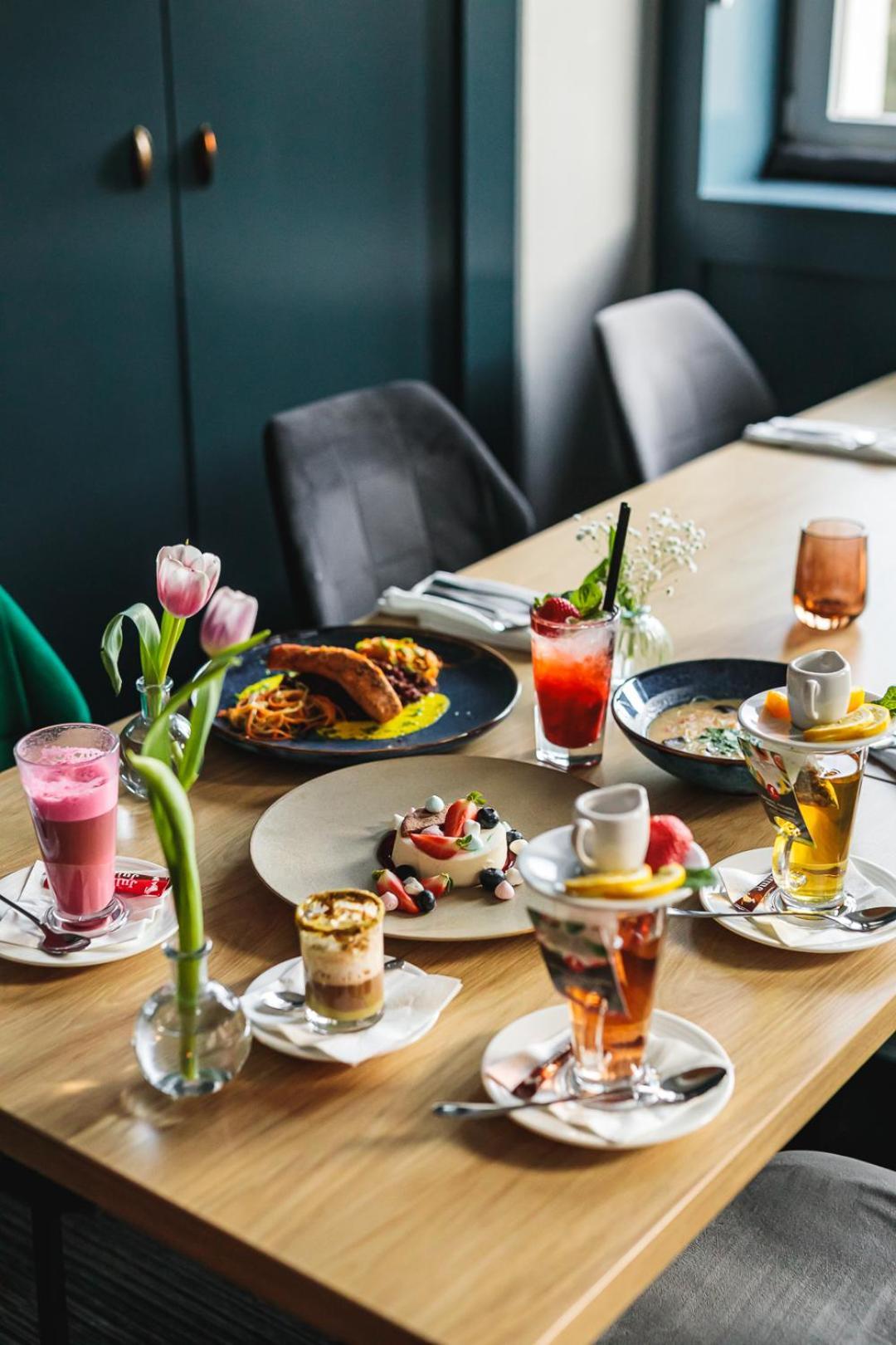 Hotel Akwawit Лешно Екстер'єр фото