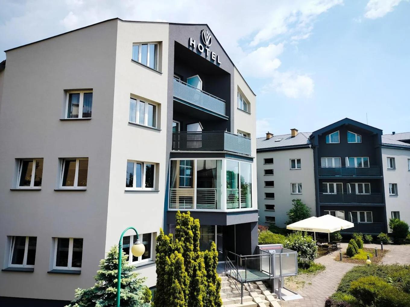 Hotel Akwawit Лешно Екстер'єр фото